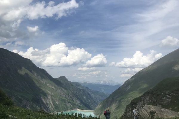 31728E3E-FF89-4D9F-AB45-3E679BD0CD2E