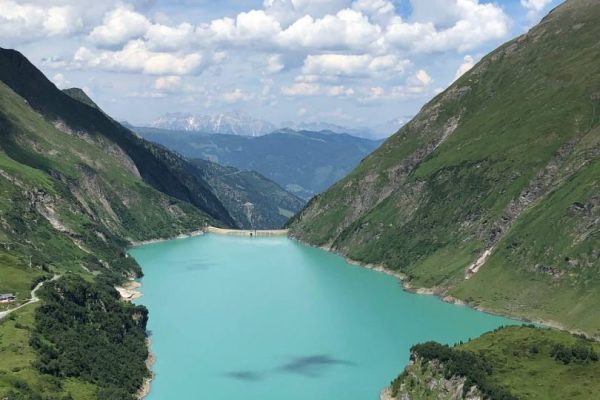 9BF7FB15-4277-4619-B35C-333394FF9786