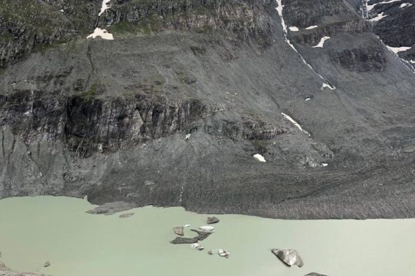 A5AD27C3-9783-49CD-9FC5-12FF14FBB071